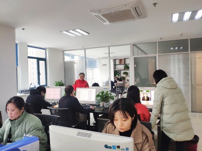 臻美 以教育咨詢服務(wù)為舟，為迷途少年點(diǎn)亮歸航的燈塔